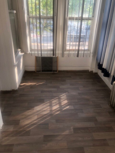 Foto principal - 6825 7th Ave