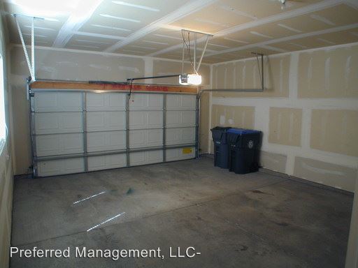 Building Photo - 1801 Meadow Dr
