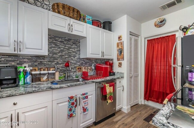 Building Photo - 3 br, 1 bath House - 1172 Wild Rose Dr NE