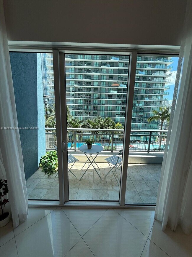 Foto del edificio - 60 SW 13th St
