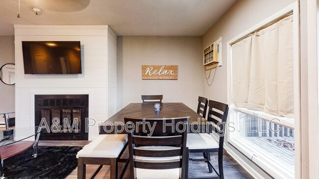 Foto del edificio - 3120 Greenbriar Dr