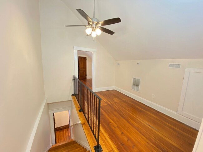 Foto del edificio - Hunter Ave 1045-1047 GW2