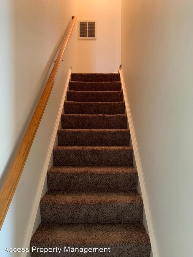 Building Photo - 2 br, 1.5 bath Apartment - 201 Dinwiddie Ave