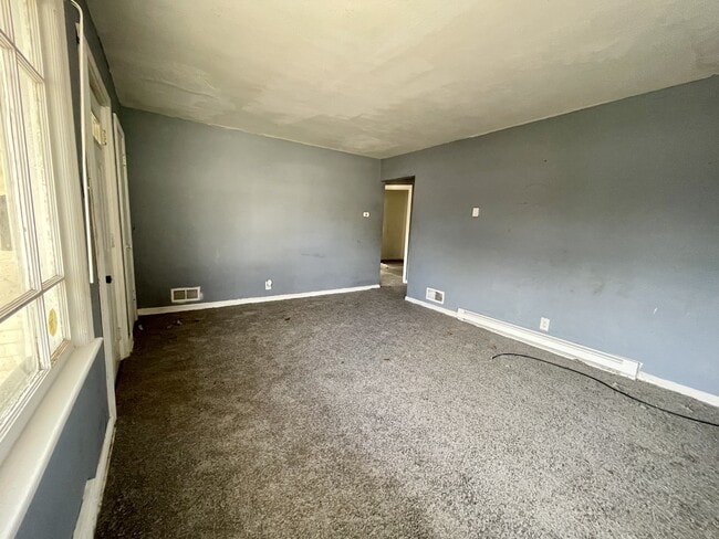 Building Photo - 917 Huey St