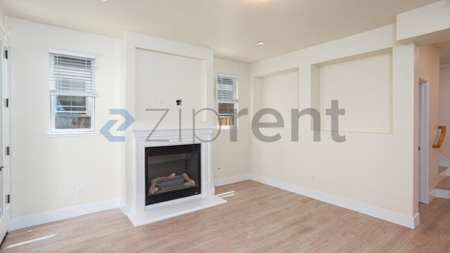 Building Photo - Unit