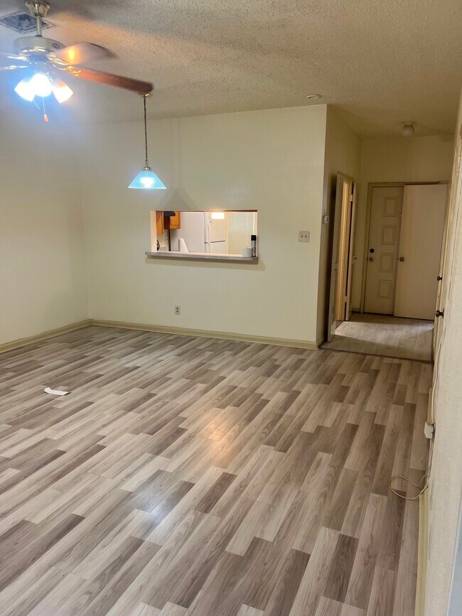 Building Photo - 12400 Brookglade Cir