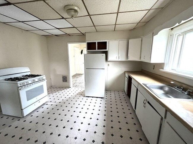 Building Photo - 1505 Howard Ave. Apt 1