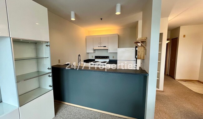 Foto del edificio - Hilltop 1BD I 1BA Condo - Nob Hill -  FREE...