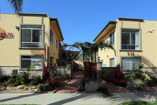Foto del edificio - Myers Seaside Apartments