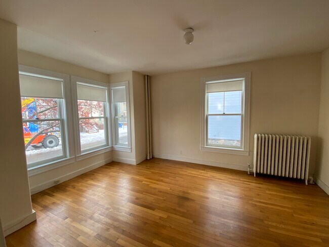 Front room bay - 82 Beckett St