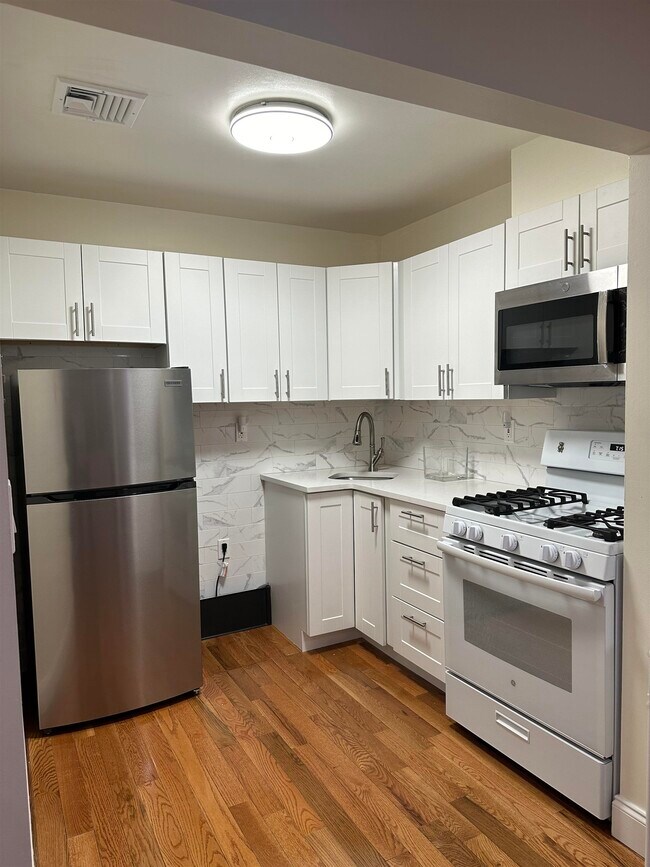 385 Kamena St Unit 303F, Fairview, NJ 07022 Condo for Rent in Fairview, NJ