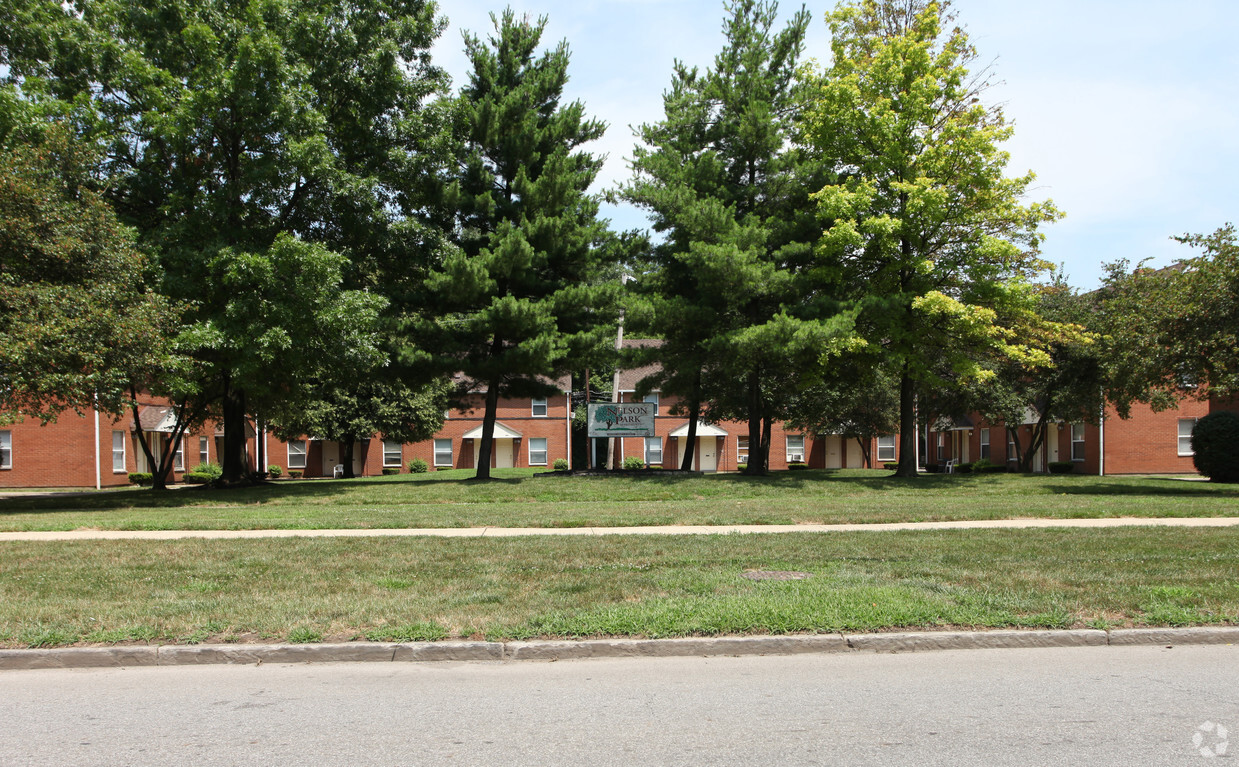 Foto del edificio - Nelson Park Apartments