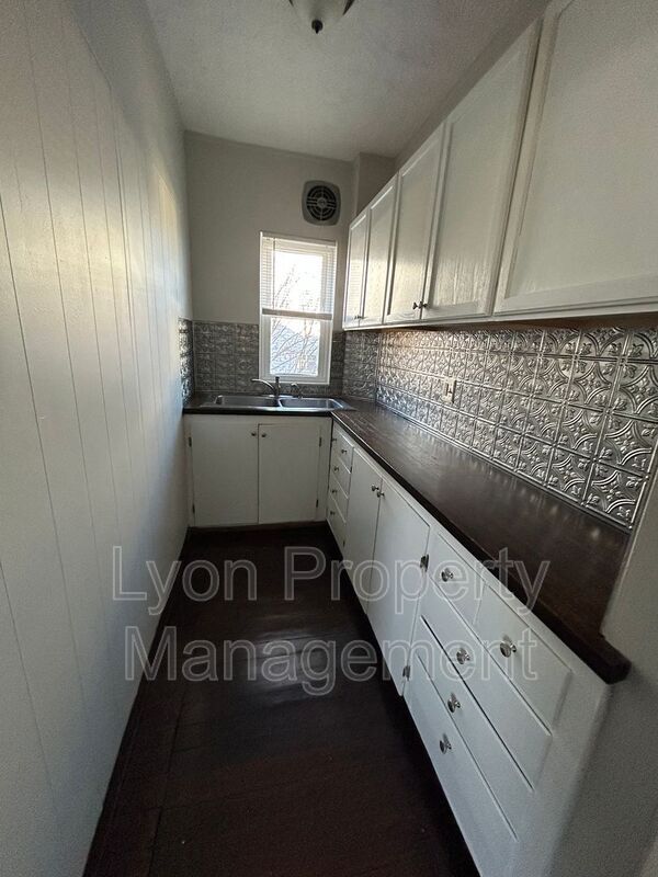 Foto del edificio - 107 Burgess Ave