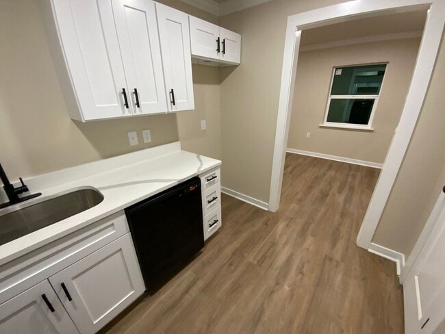 Building Photo - 1812 Sanford Dr