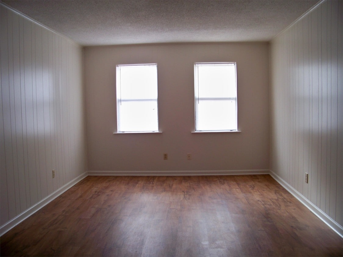 Primary Photo - 210 Shipman Rd