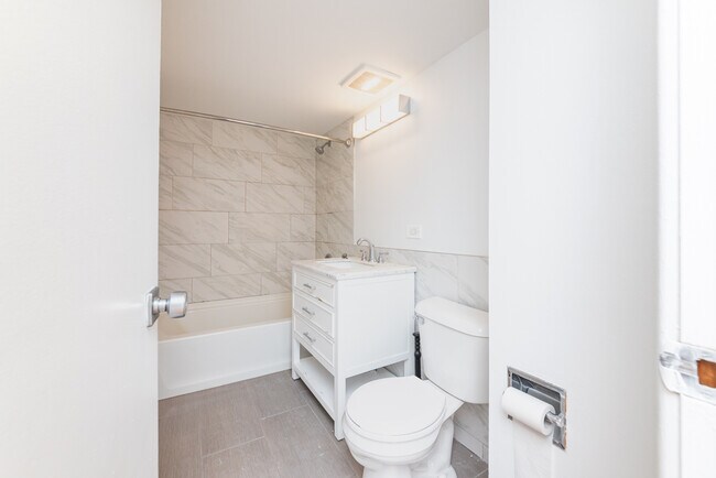 Foto del edificio - 1305 E 55th St