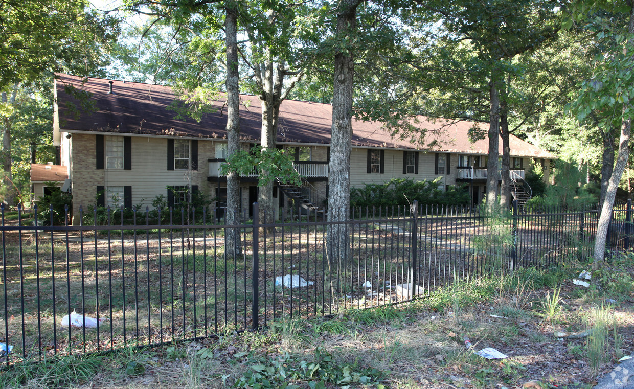 Primary Photo - Evergreen Apartments