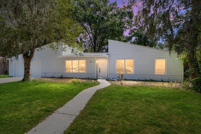 Foto del edificio - Beautifully Renovated 3 Bed 2 Bath Home in...