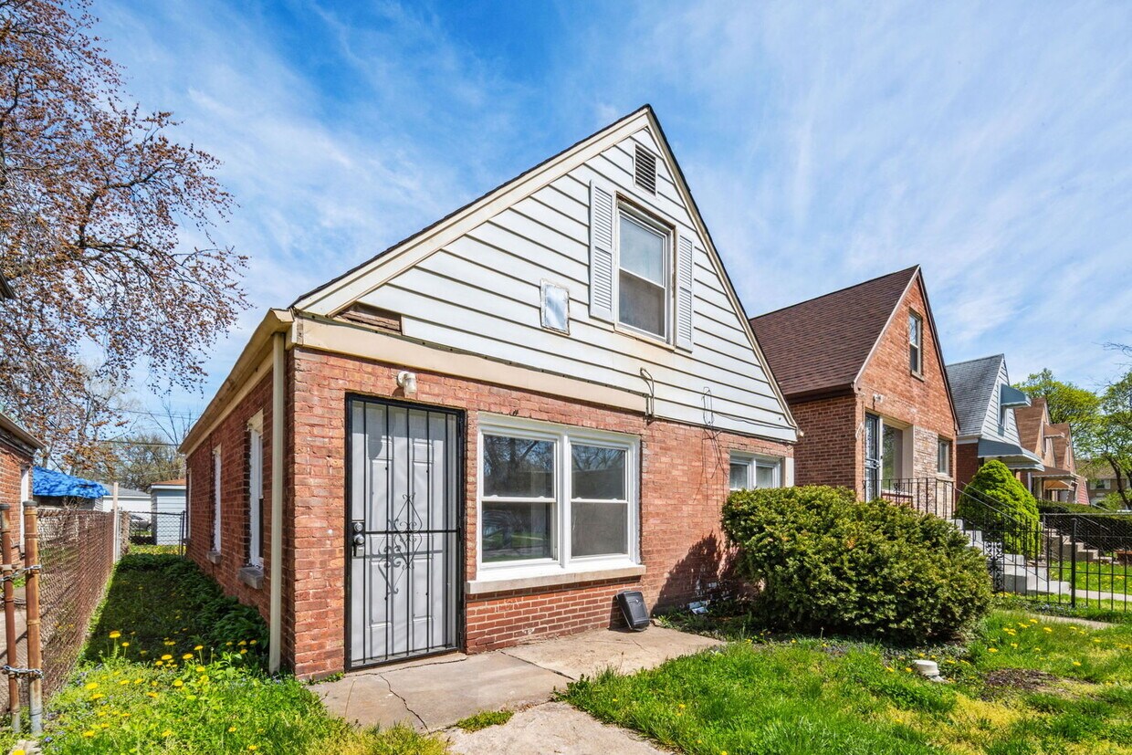 Primary Photo - 1418 W 112th St