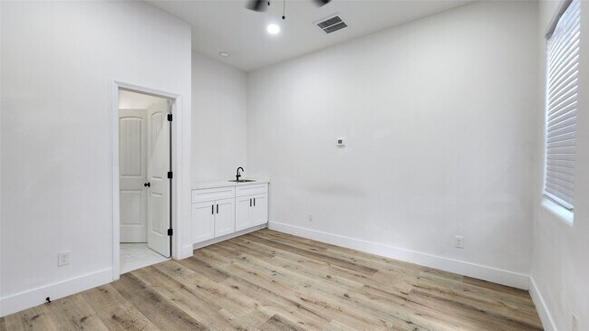 Foto del edificio - 4509 La Branch St