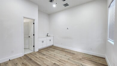 Building Photo - 4509 La Branch St