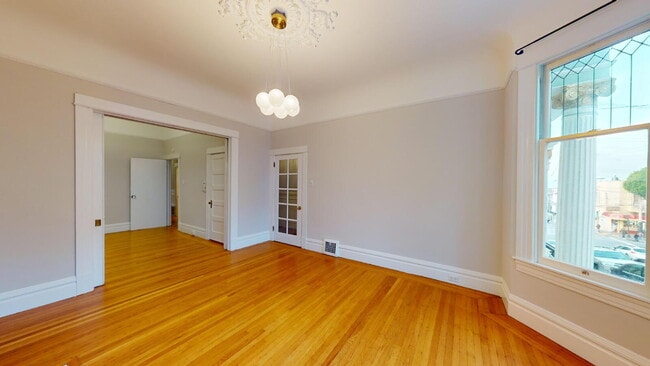 Building Photo - Spacious Cow Hollow First Floor Flat 3BR +...