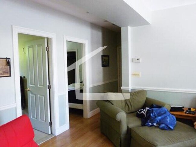 Foto del edificio - HOT ALLSTON LISTING!!!!