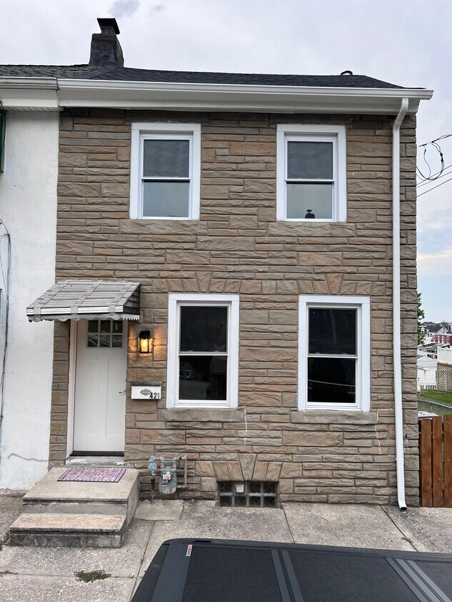 Foto principal - 421 Grove St