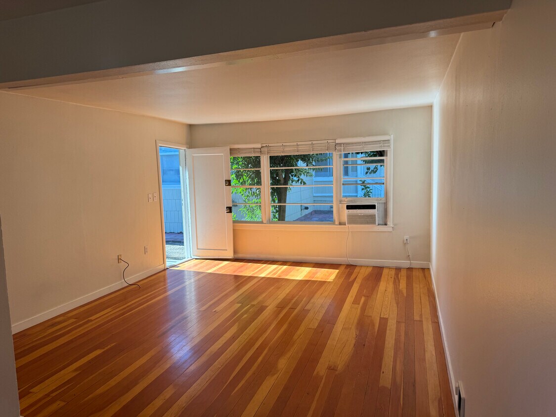 Foto principal - 627 Rose Ave