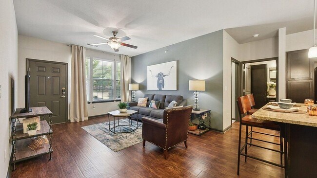 Building Photo - 9725 N Lake Creek Pkwy