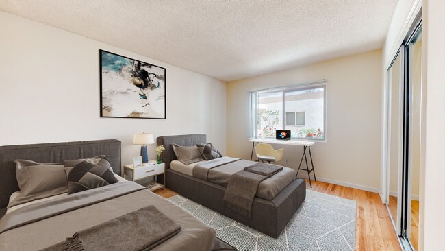 Foto del edificio - 631 Kelton Ave