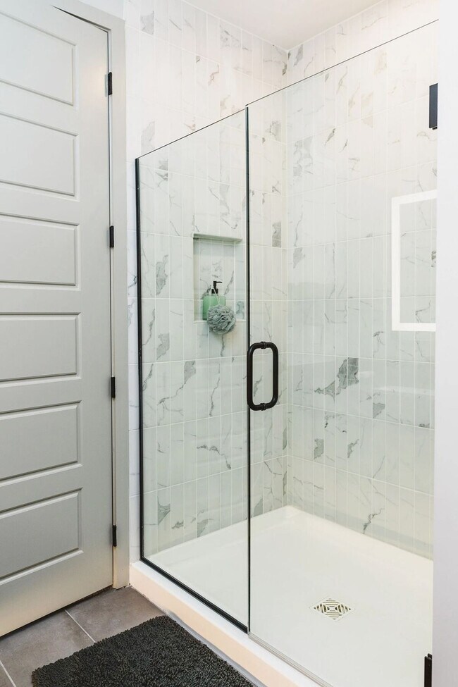 Building Photo - 3325 Buckhead Forest Mews