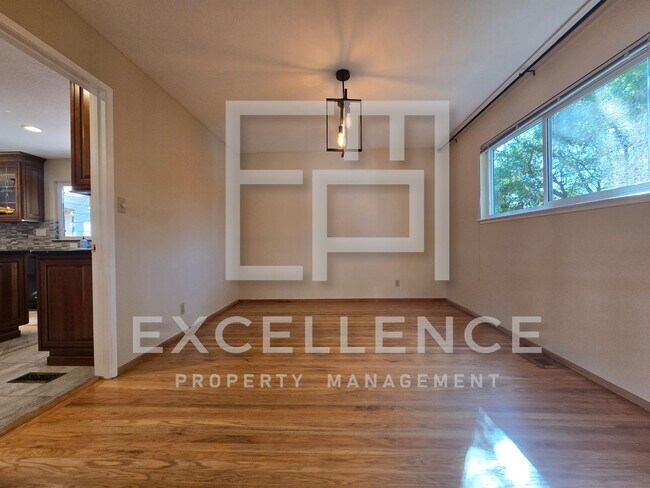 Foto del edificio - 3087SF 2 Story 5/2.5 House - Community Cabana, Pets Ok, 3 Fireplaces, Beautiful Updated Kitchen