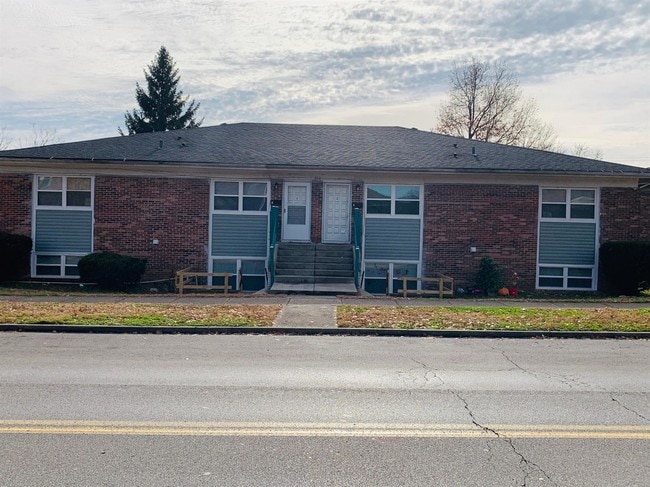 Foto del edificio - 384 Redding Rd