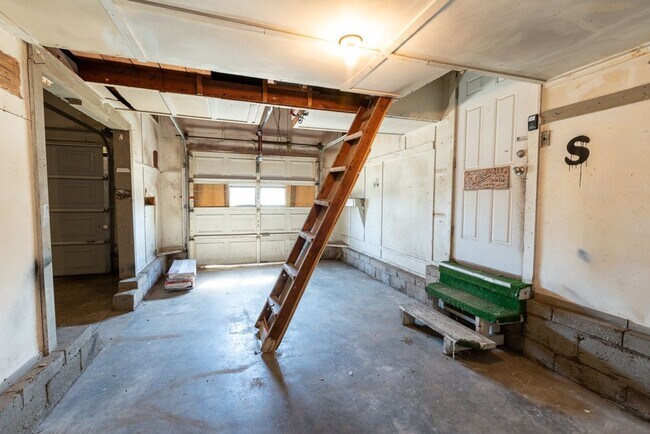 Foto del edificio - Updated 2 Bed 1 Bath near Yale and Admiral