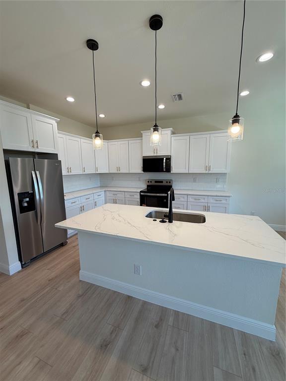 Foto del edificio - 26275 Explorer Rd