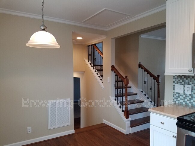 Building Photo - 4739 Trenton Dr