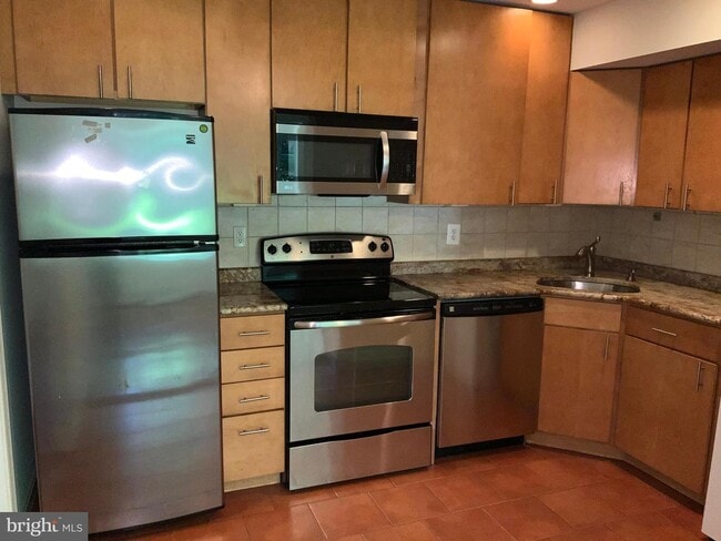 Building Photo - 747 Azalea Dr