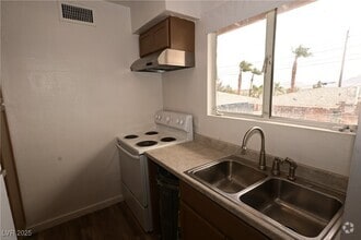 Building Photo - 380 N 13th St