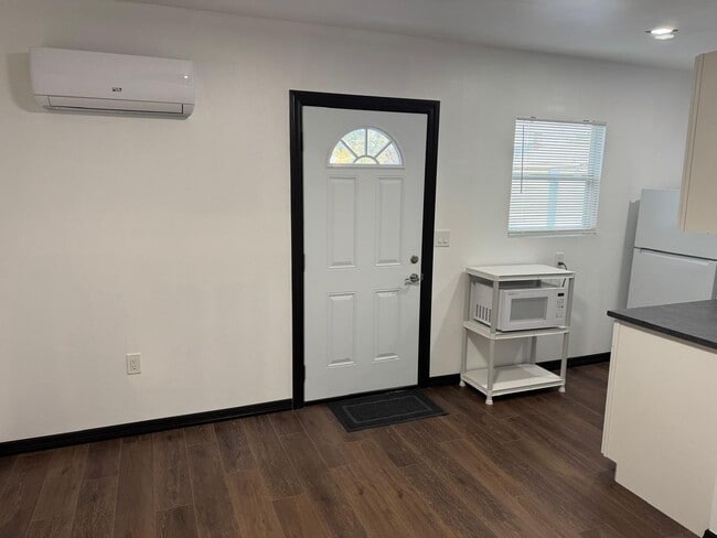 Foto del edificio - 1 Bed 1 bath Efficiency