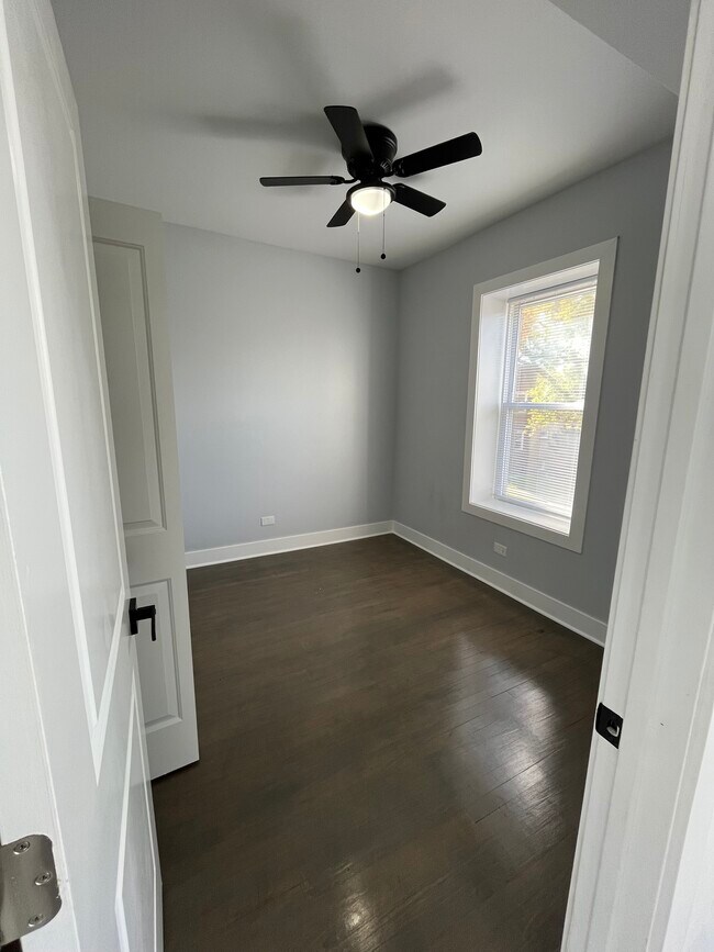 Foto del edificio - 5033 W Wabansia Ave