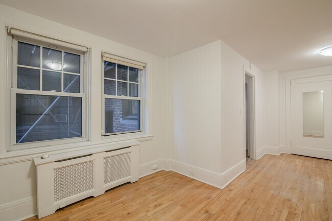 Photo du bâtiment - 1 Av. Rosemount