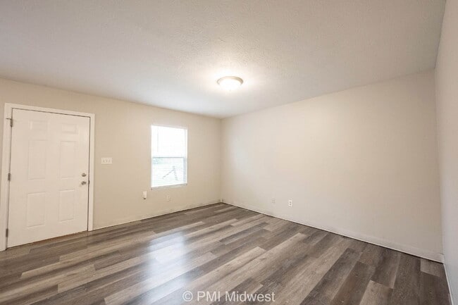 Building Photo - 622 N Linwood Ave