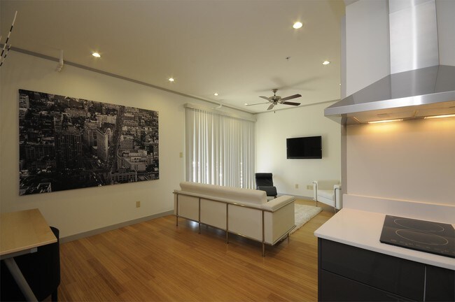 Foto del edificio - 1430 University Ave