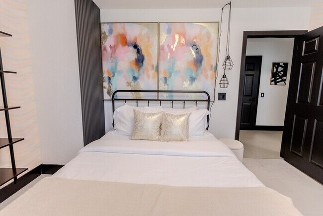 Foto del edificio - Memphis Style Pool House w4/bd | Sleeps 10