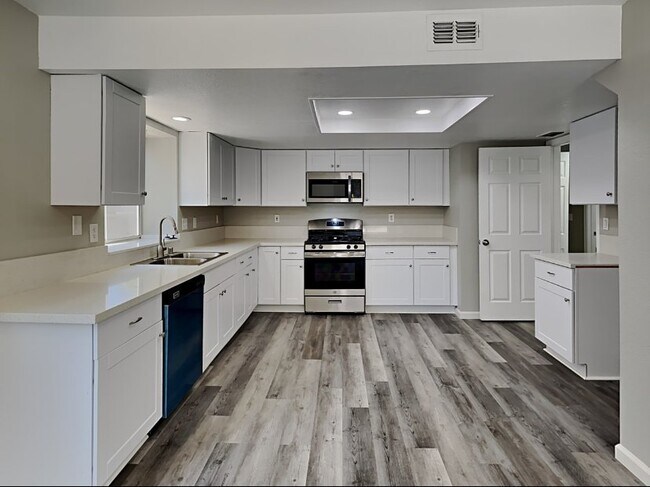 Foto del edificio - 8346 Oakenshield Cir