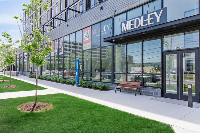 Building Photo - Medley