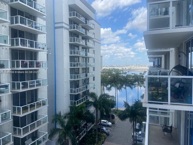Foto del edificio - 5085 NW 7th St