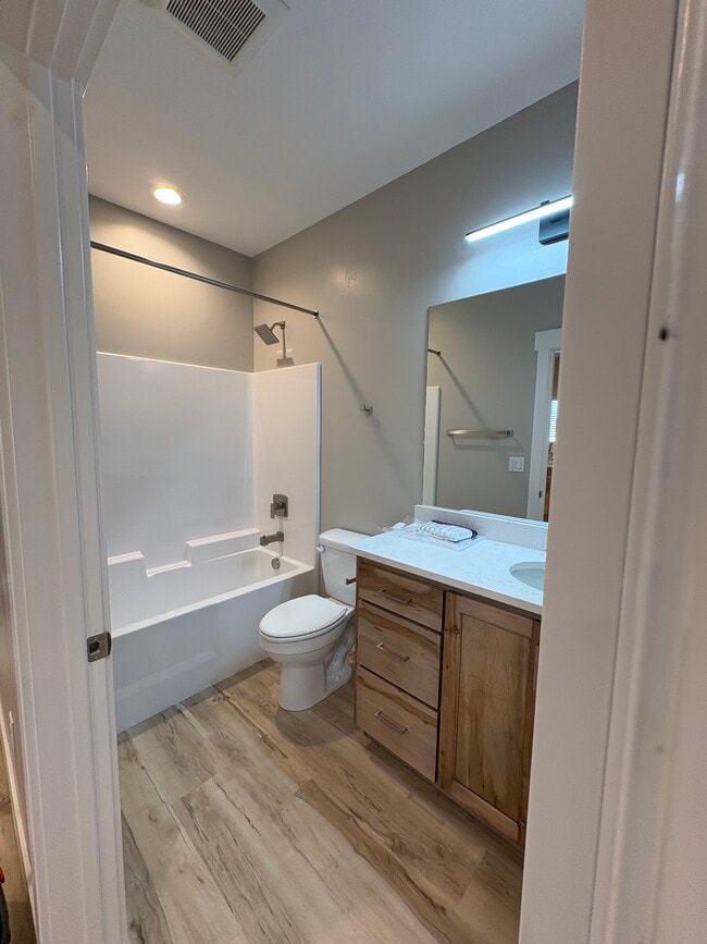 Building Photo - Ririe Apartment unit 5