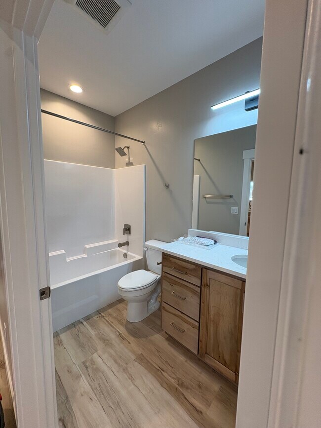 Building Photo - Ririe Apartment unit 7